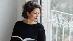 240422-Tinneke-Beeckman-©-Nathalie-Samain-AEG-en-derden.png