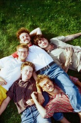 Bovenste Knoopje Open, Op De Bonnefooi (première)