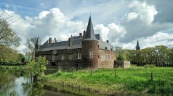 Kasteel_Hernen_-_zuidwest_zijde.jpg