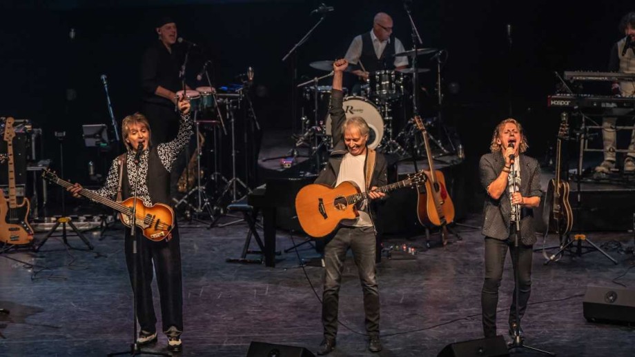 The Stones vs The Beatles Battle