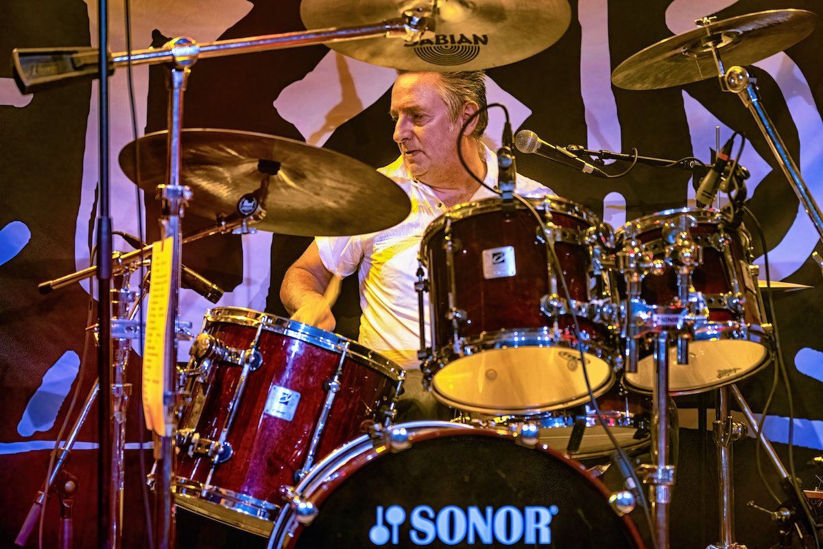 Tuxedo Bux in Merleyn 07