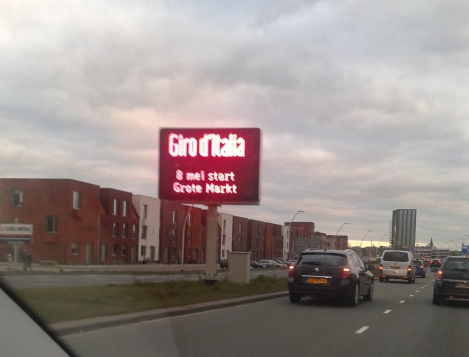 Een roze schaduw vooruit