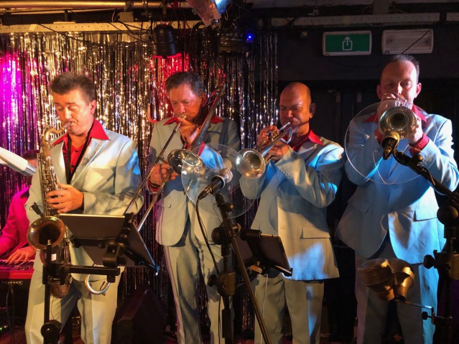 Al bij de try-out van de Top2000 Band is het volle bak (vooruit)