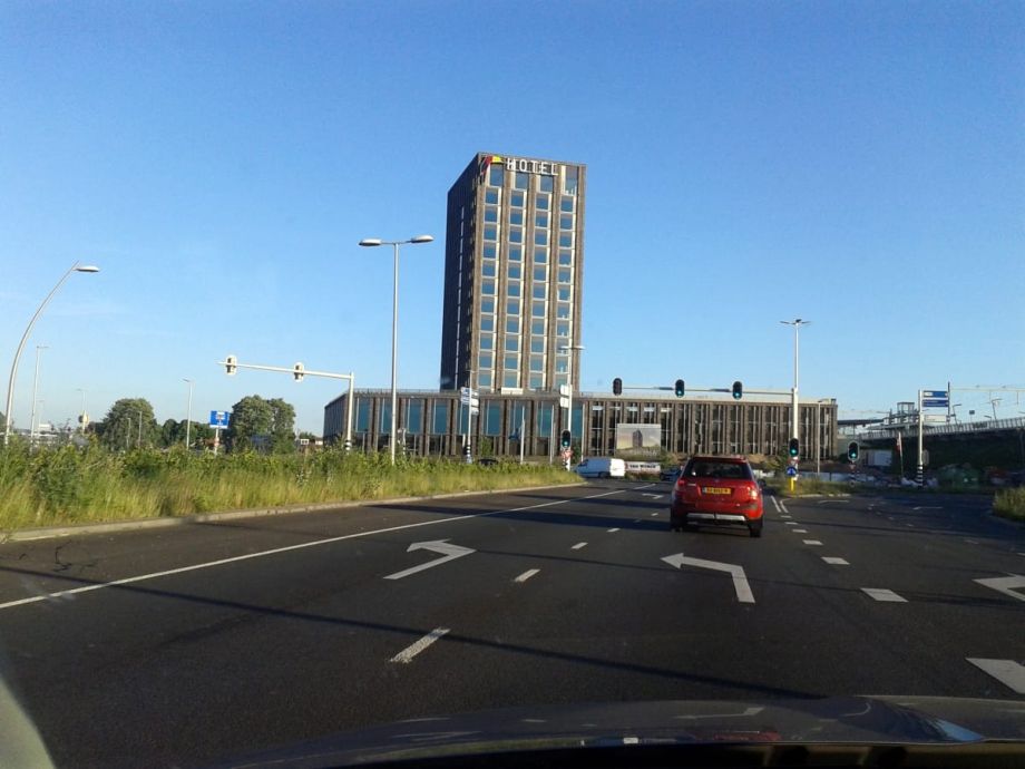 Pisa aan de Waal - Grafmonument als olijke toren