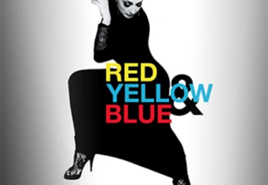 Young geeft staande ovatie voor Red, Yellow, Blue