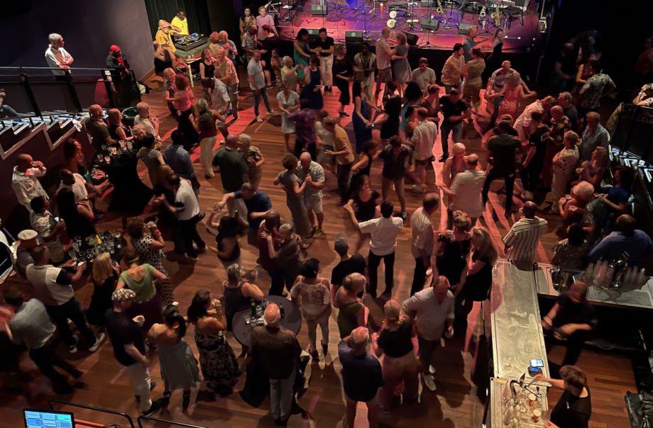 Tropische sferen bij concert "25 jaar Orquesta Salsabor"