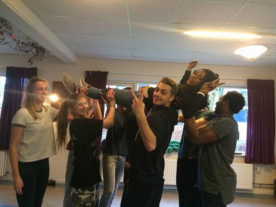 Leerzaam jongerentoneel over de dure gevolgen van geldnood