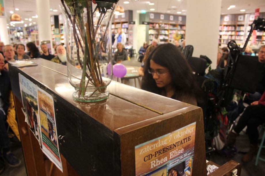 Straatmuzikante Rhea en haar eerste, echte cd