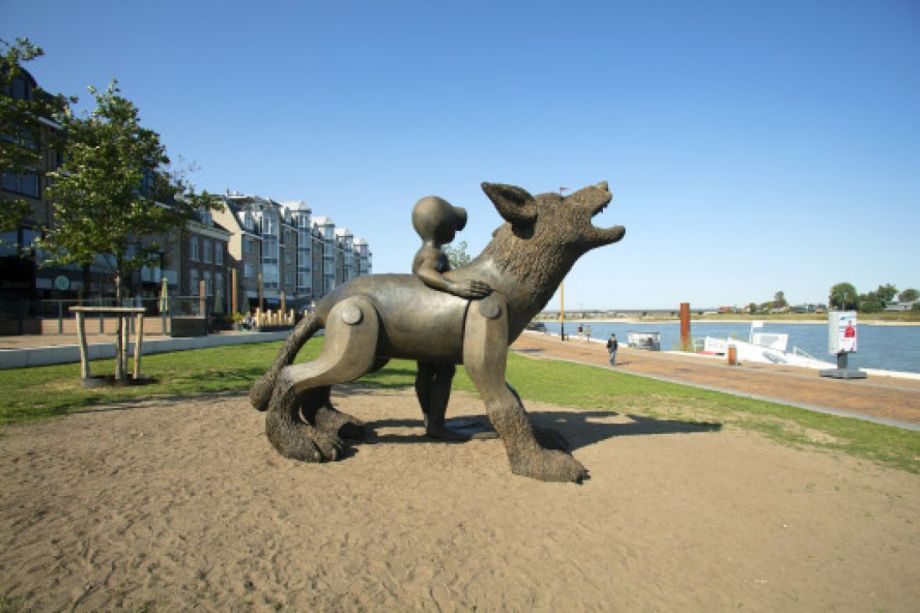 De Waterwolf en de Aquanaut op de Nijmeegse Waalkade | Foto: Niek Antonise