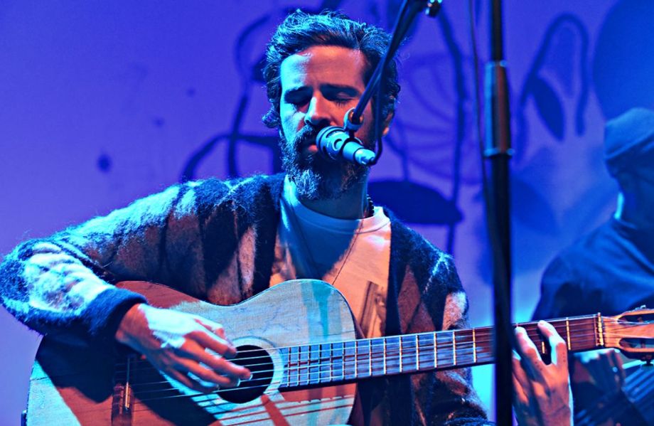 Devendra Banhart is achteloos swingend