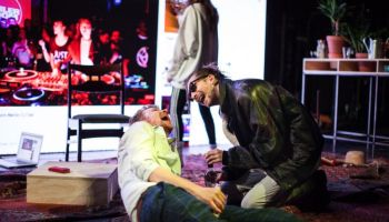 Preview Platonov: intrigerend theater vol genialiteit en gevarieerd spel door jonge groep