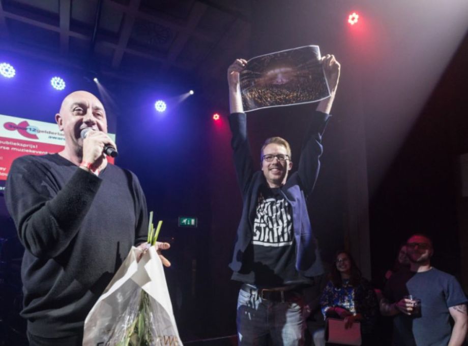 Winnaar van de beste foto 2018, Matthijs Mekking, met jurylid Marcel Krijgsman | Foto: Jan Snel