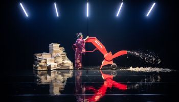 Het libretto gaat door de shredder